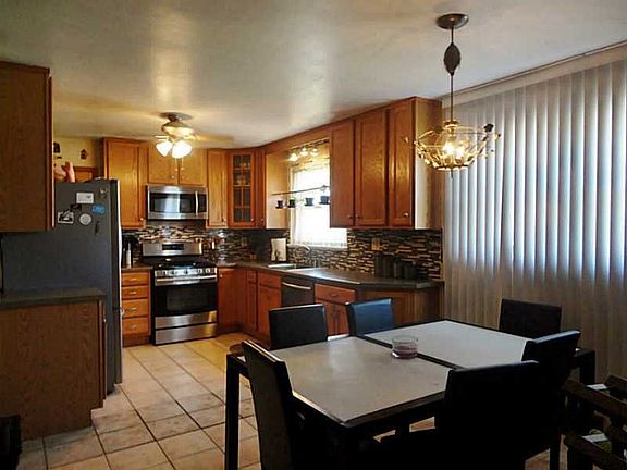 5th image of 241 Charles Dr