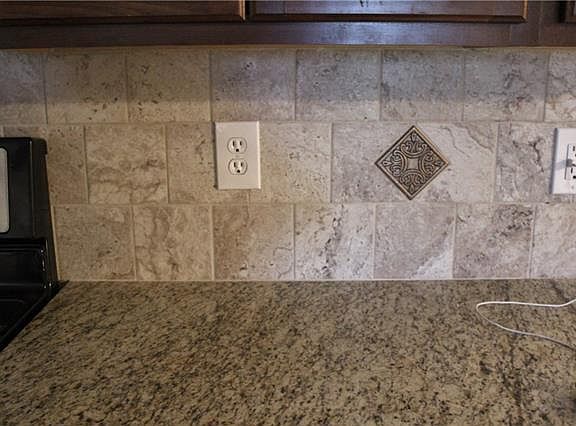 4th image of 3110 Clover Ln