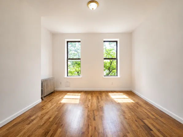 558 Seneca Avenue image 1 of 9