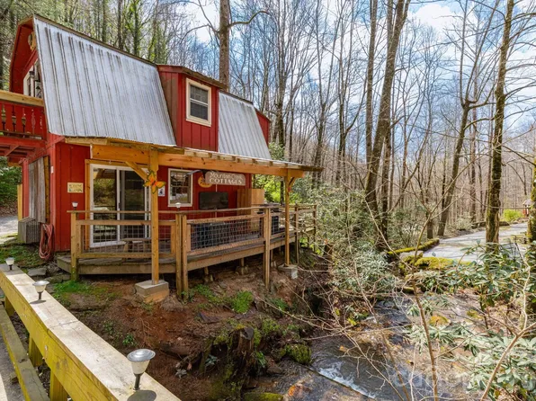 2670 Dicks Creek Rd, Whittier, NC 28789