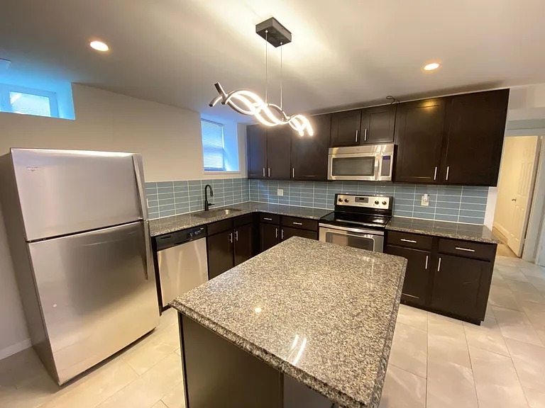 Dennison Ave 877 NCR — Photo 6