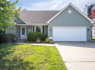 6824 Mill Pond Dr, Urbandale, IA 50322