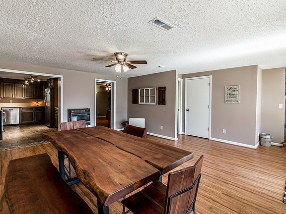 3rd image of 809 Riverfront Rd