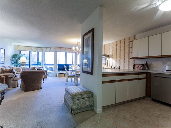 5th image of 215 E Grand Ave APT 407