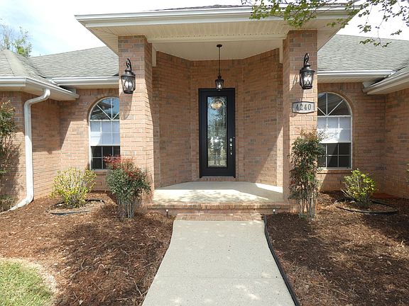 2nd image of 4240 Essex Terrace Cir