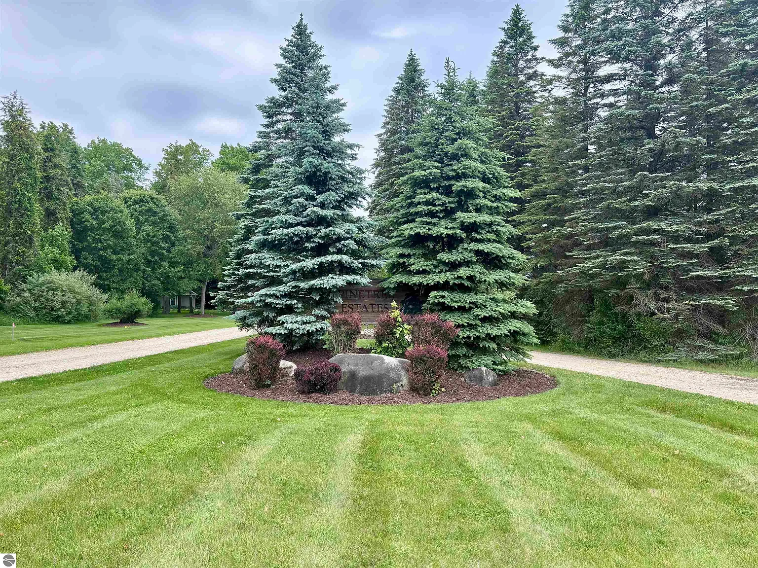 Juniper Dr photo 1