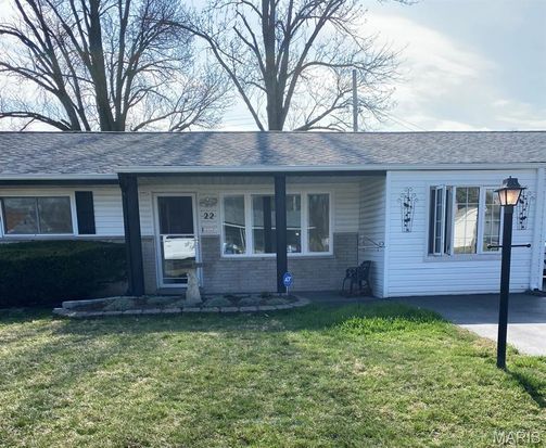 22 Blanchette Dr, Florissant, MO 63031