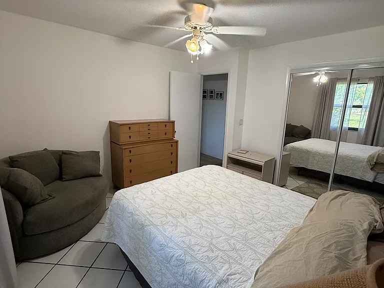 2507 Canterbury Dr N — Photo 3