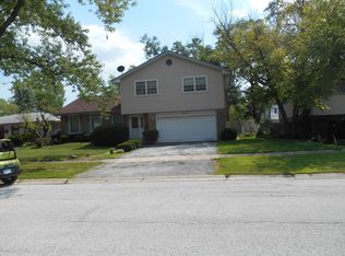 2705 Hollydale Dr, Homewood, IL 60430