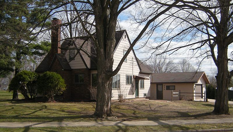 2nd image of 220 N Main St