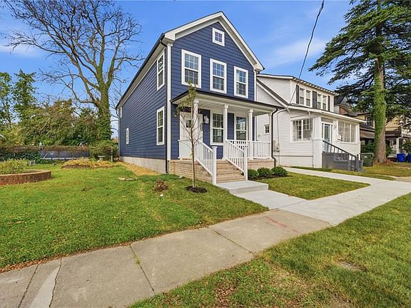 3rd image of 713 Thayor St