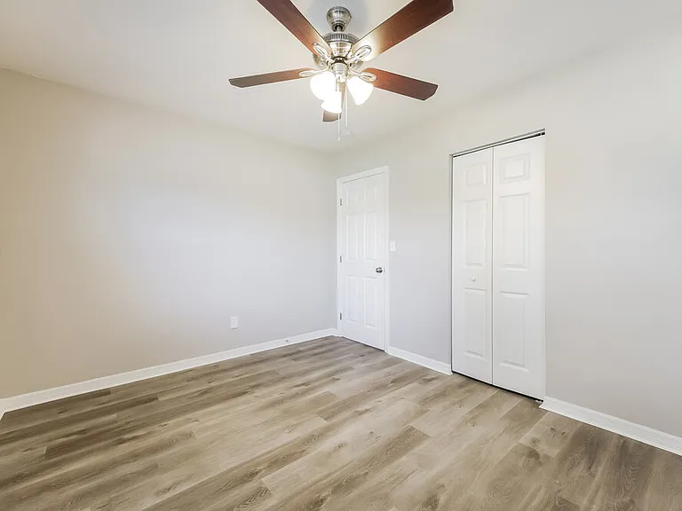 5 Victoria Dr — Photo 12