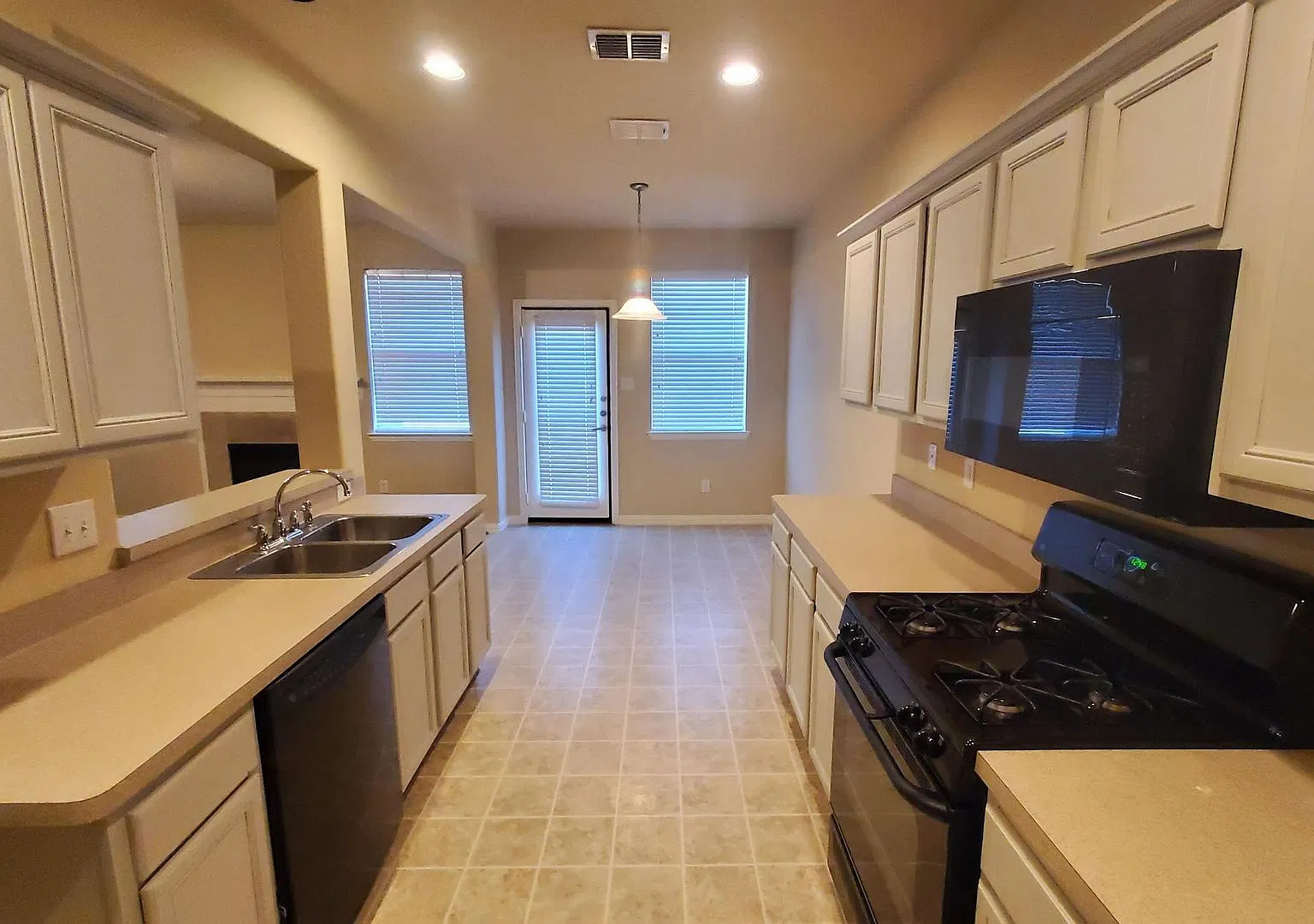 Perfect home in Rowlett over 2500 sqft! — Photo 2