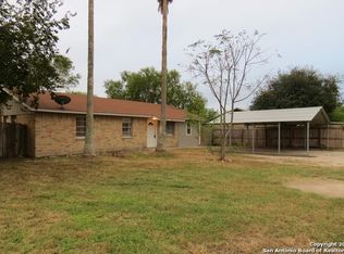 104 Woodhaven St, Kenedy, TX 78119