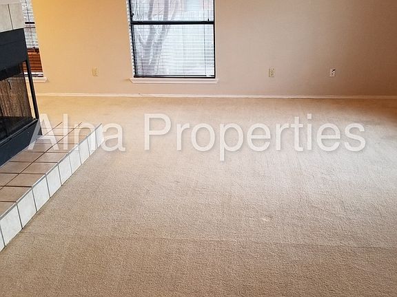 3rd image of 813 Aspen Dr