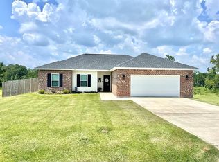 51 Meadow Path Cir, Picayune, MS 39466