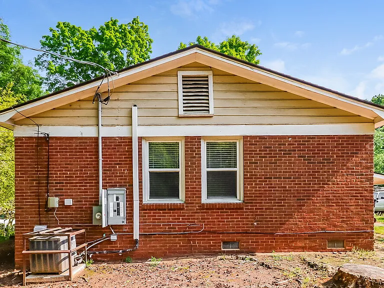 5401 Snow White Ln — Photo 15