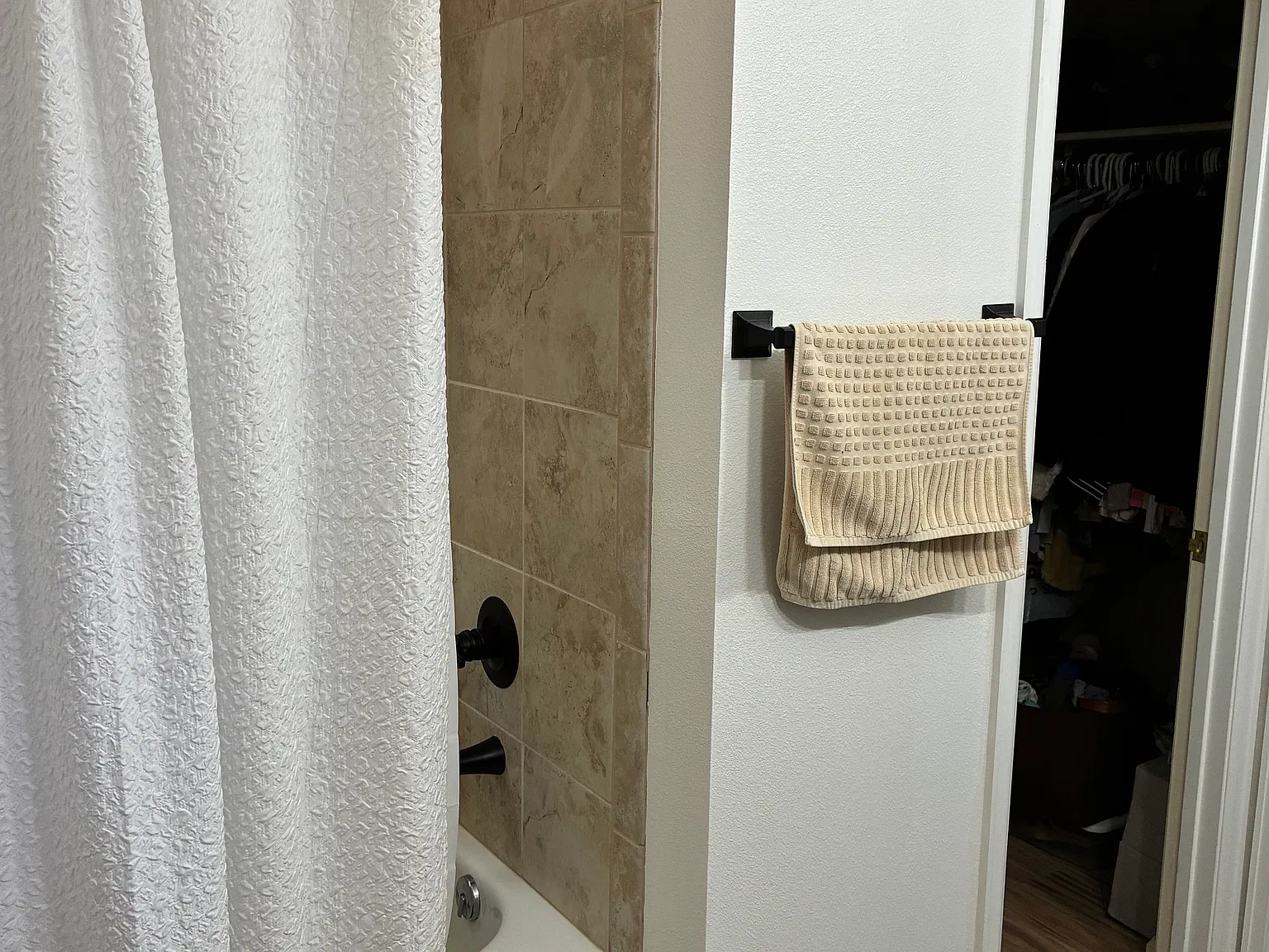 2 bed, 1190 sqft, $2,200 — Photo 3