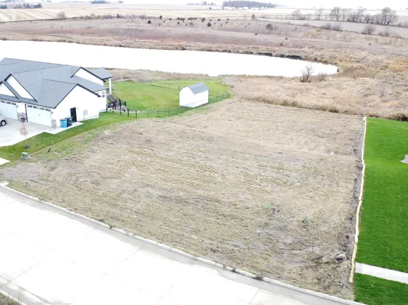 4631 Wild Horse Dr, Cedar Falls, IA 50613