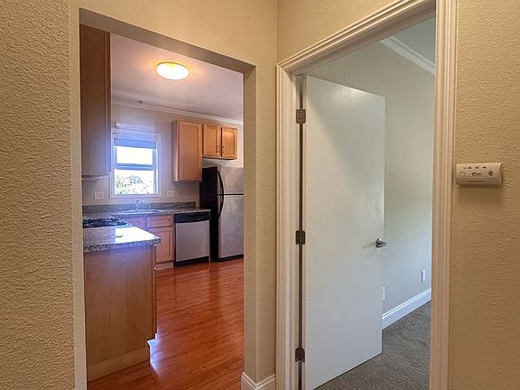 5th image of 3833 Telegraph Ave APT 16