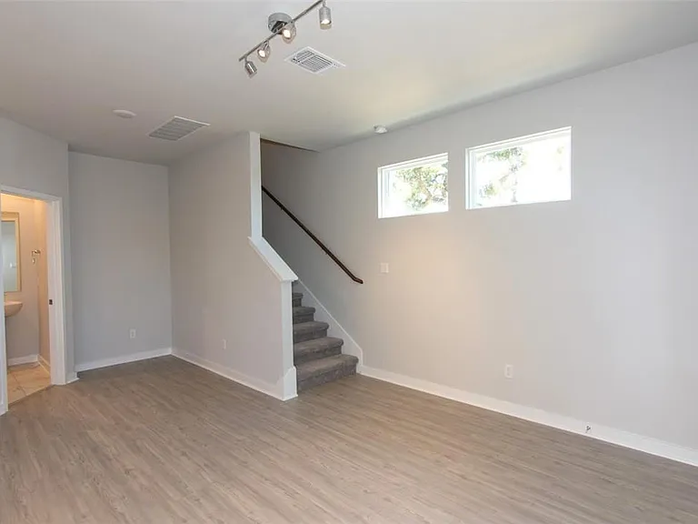 605 W South St #432 — Photo 9