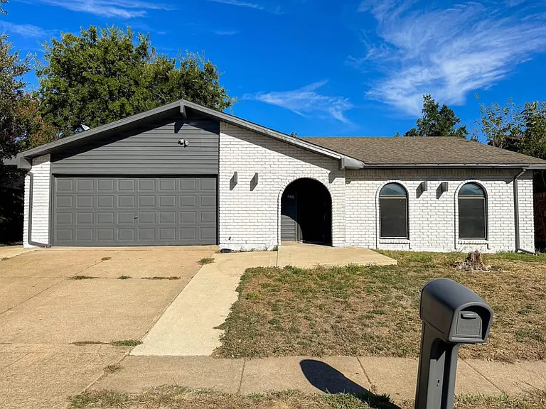 7308 Catbrier Ct — Photo 1