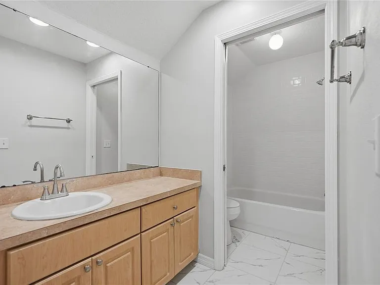 10215 Lakeside Vista Dr — Photo 27