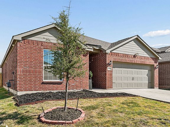 3rd image of 208 Emma Dr