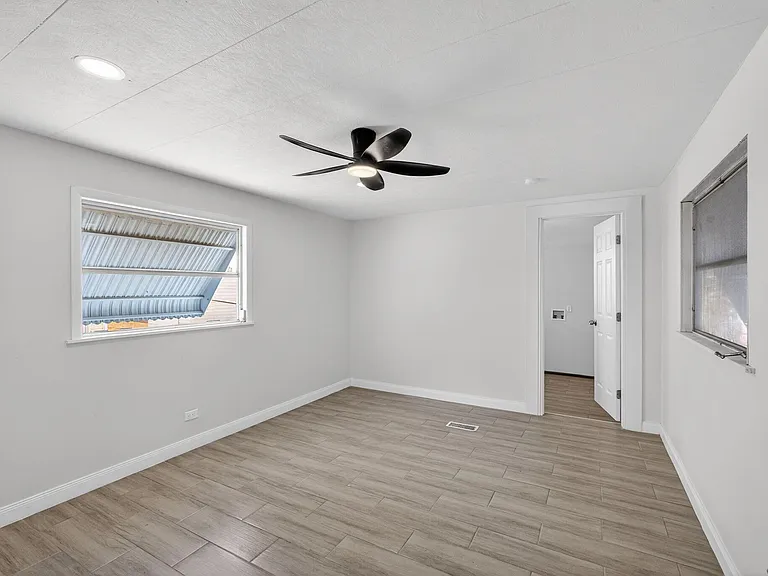 8420 SE Eagle Ave — Photo 15