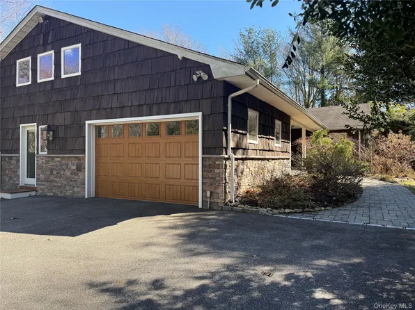 5 Mannetto Hill Road, Huntington, NY 11743
