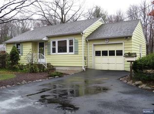 50 Hillside Dr, Bloomingdale, NJ 07403