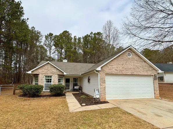 12 Carey Ct, Grantville, GA 30220