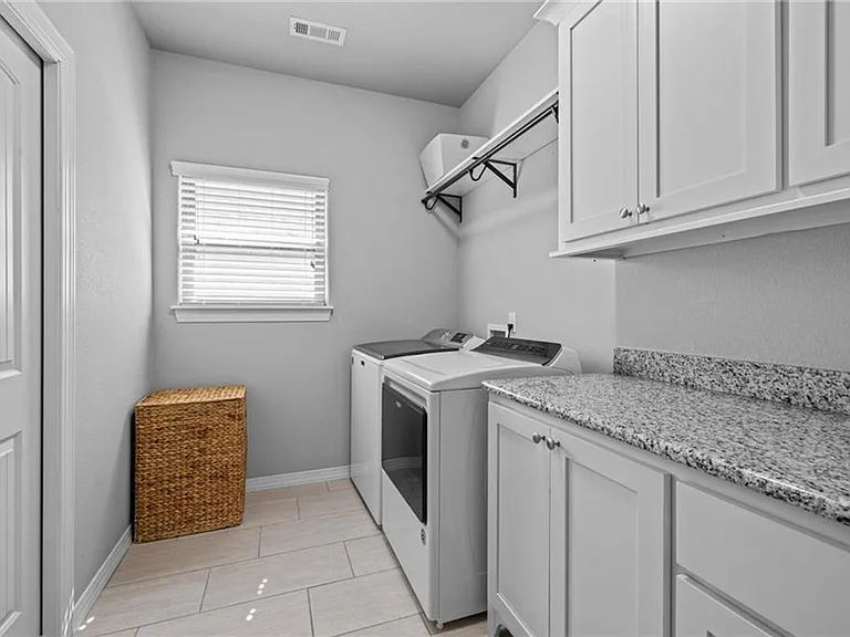801 Bellmara Cir — Photo 17