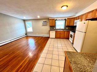 33 Smith St #3, Marblehead, MA 01945