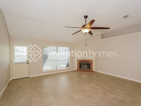 4th image of 1704 Crestmeadow Ln
