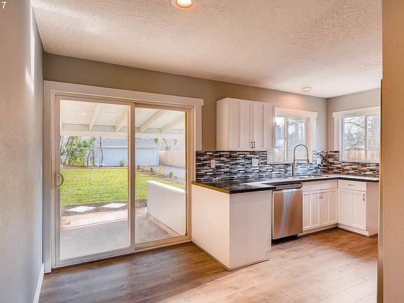 4th image of 9304 SE 55th Ave