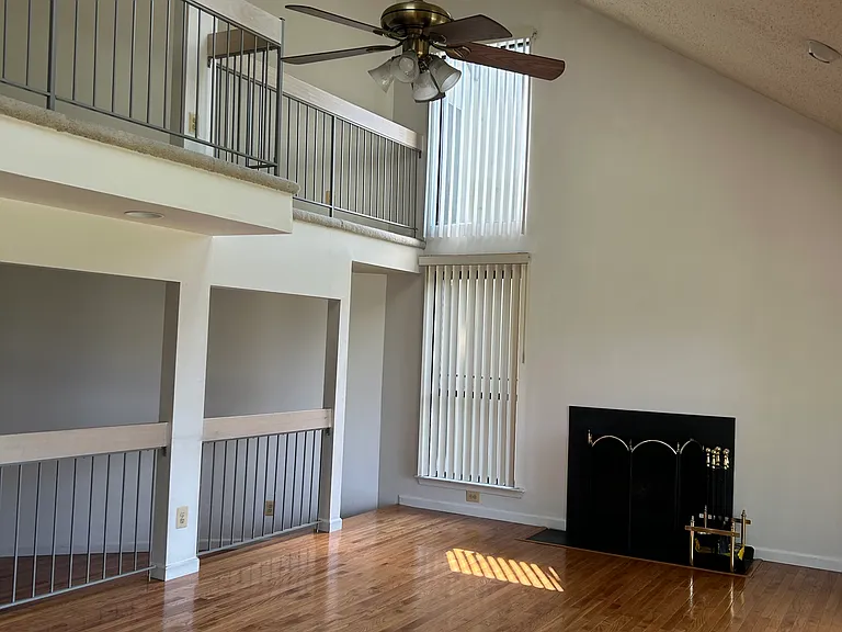 28 Spencer St #213 — Photo 9