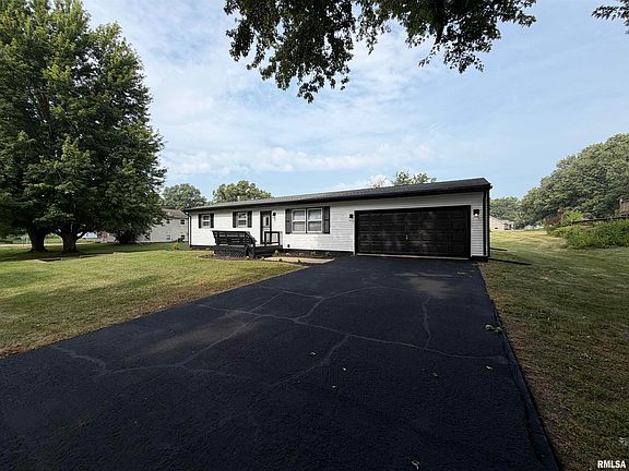 3rd image of 204 Sunnyview Dr