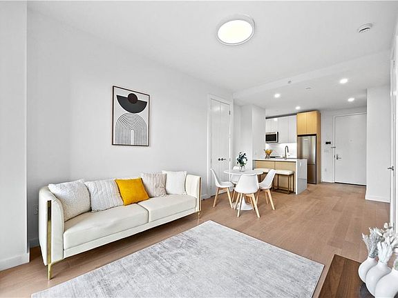 4th image of 2183 Ocean Ave #3A