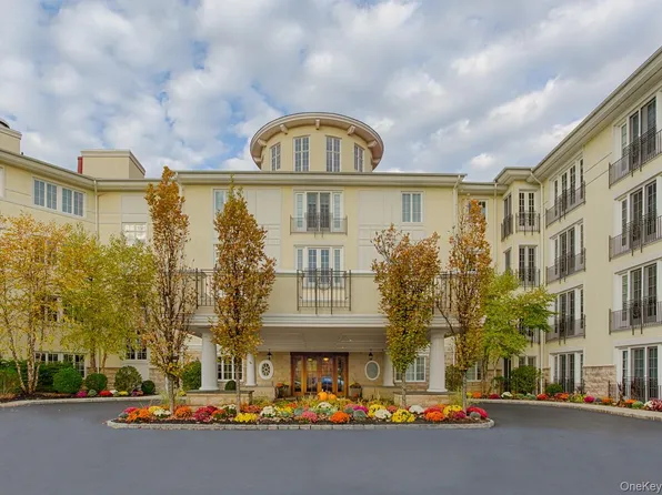 213 Trump Park #213, Shrub Oak, NY 10598