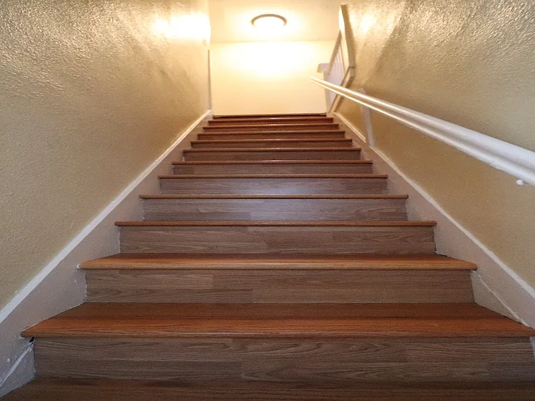 Well-maintained Double with Small Yard — Photo 14