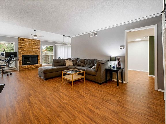 3rd image of 8903 Trone Cir #C