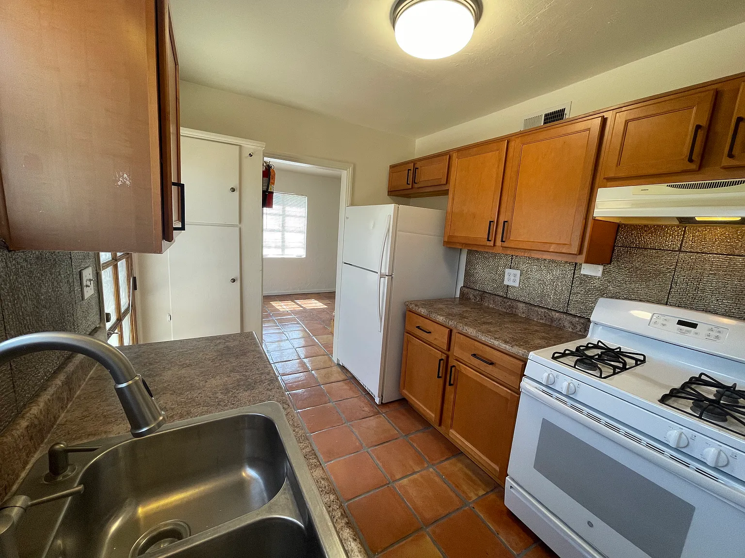 318 N Fremont Ave — Photo 4