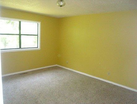 4th image of 1205 Hawthorne Dr