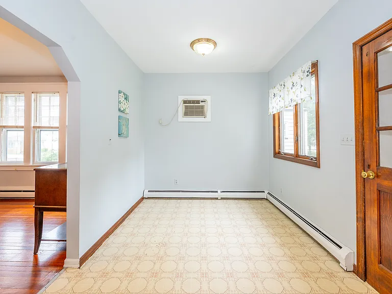 138 Harding Ave — Photo 9