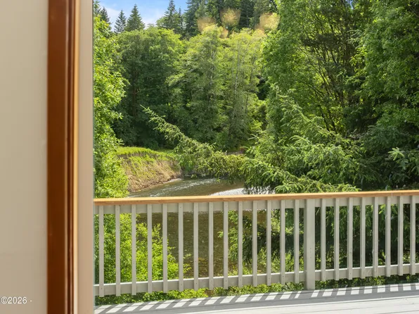 560 SW Siletz River Dr, Siletz, OR 97380