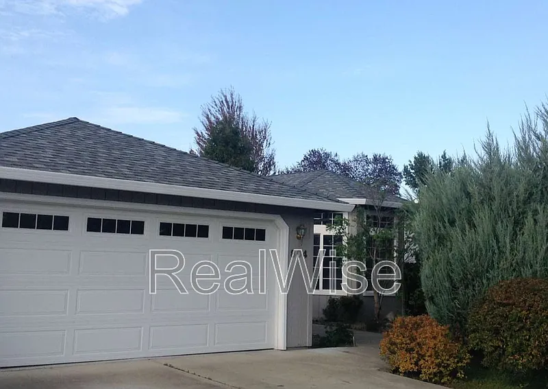 3 bed, 2.0 bath, 1452 sqft, $2,200 — Photo 1