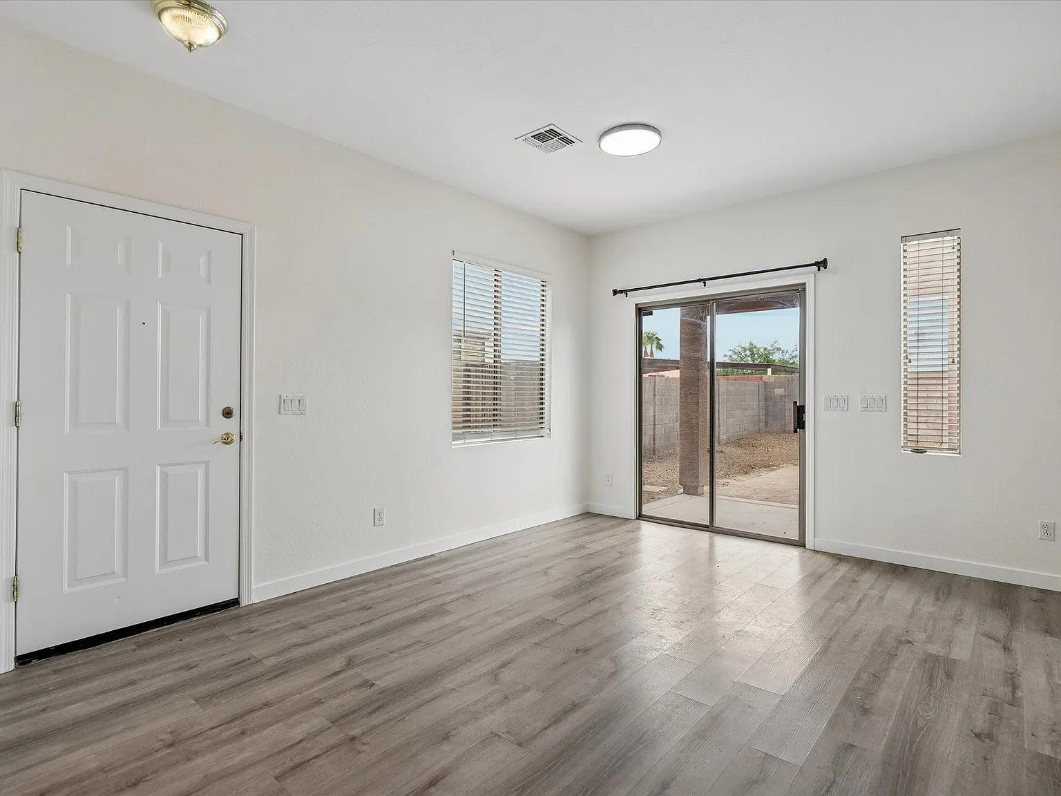 7516 S 13th Pl — Photo 4