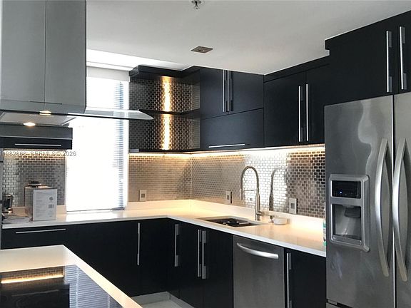 3rd image of 701 Brickell Key Blvd APT 910