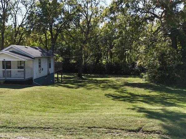 920 Sunset Dr, Saint Joseph, MO 64503
